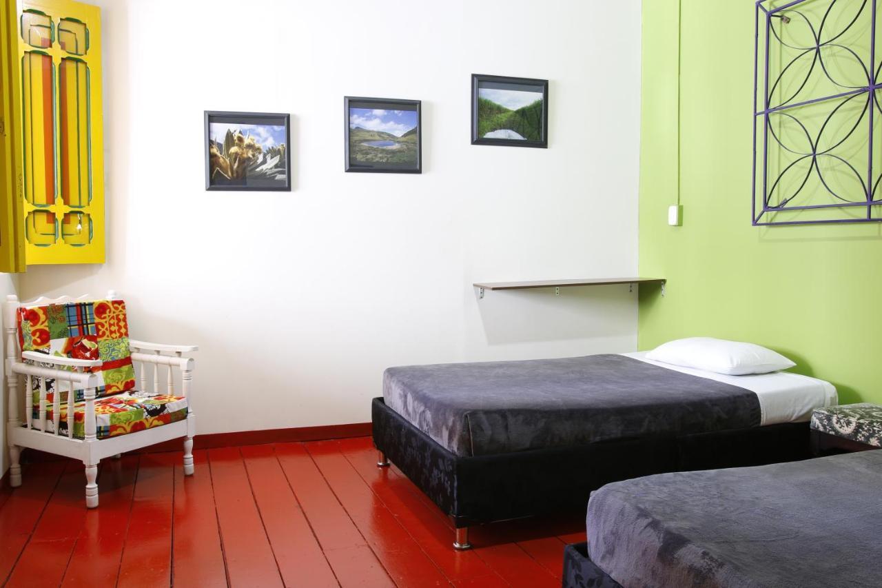 A Pousada Golden Frog Manizales Exterior foto