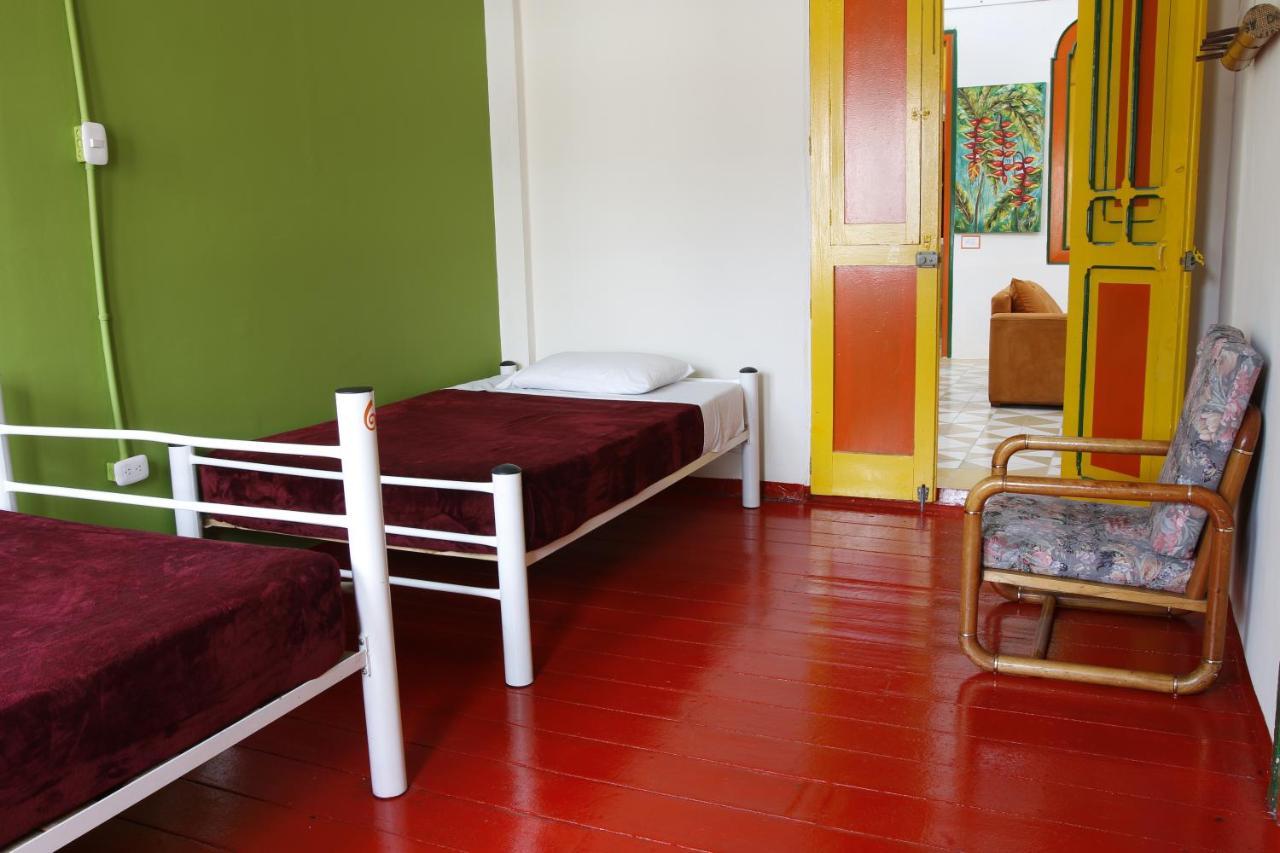 A Pousada Golden Frog Manizales Exterior foto